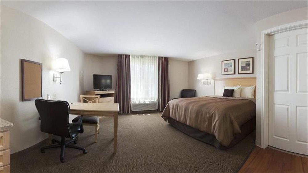 Candlewood Suites Houston The Woodlands By Ihg Экстерьер фото
